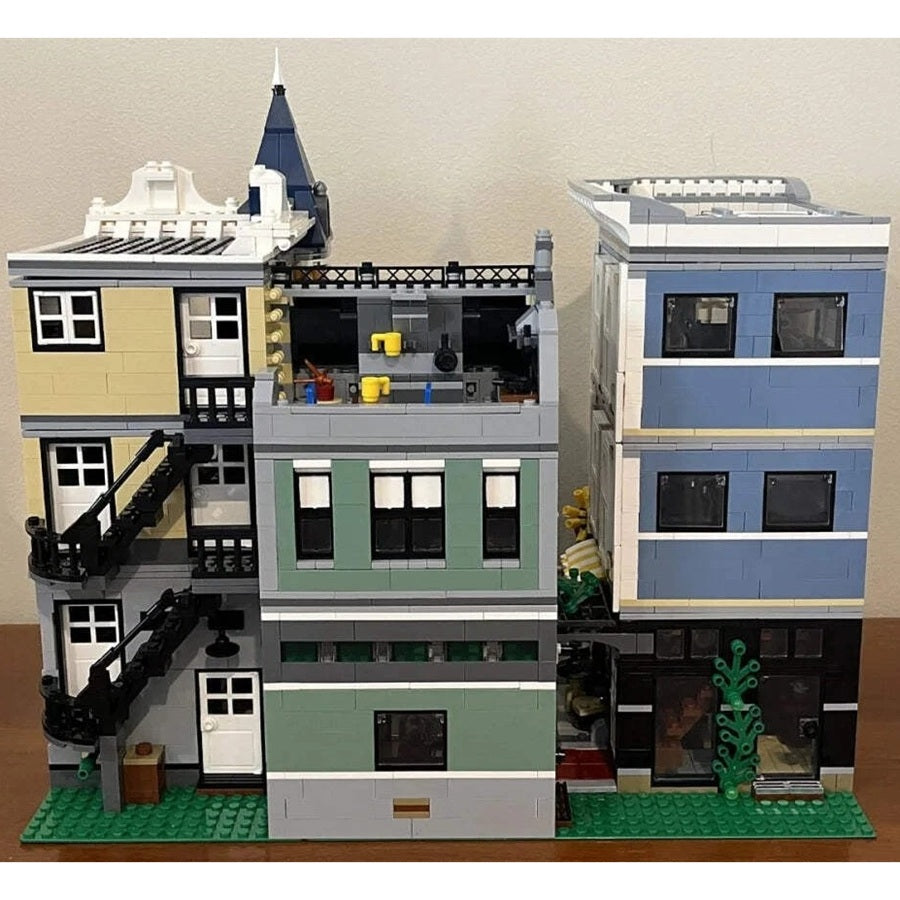 Assembly Square (10255)
